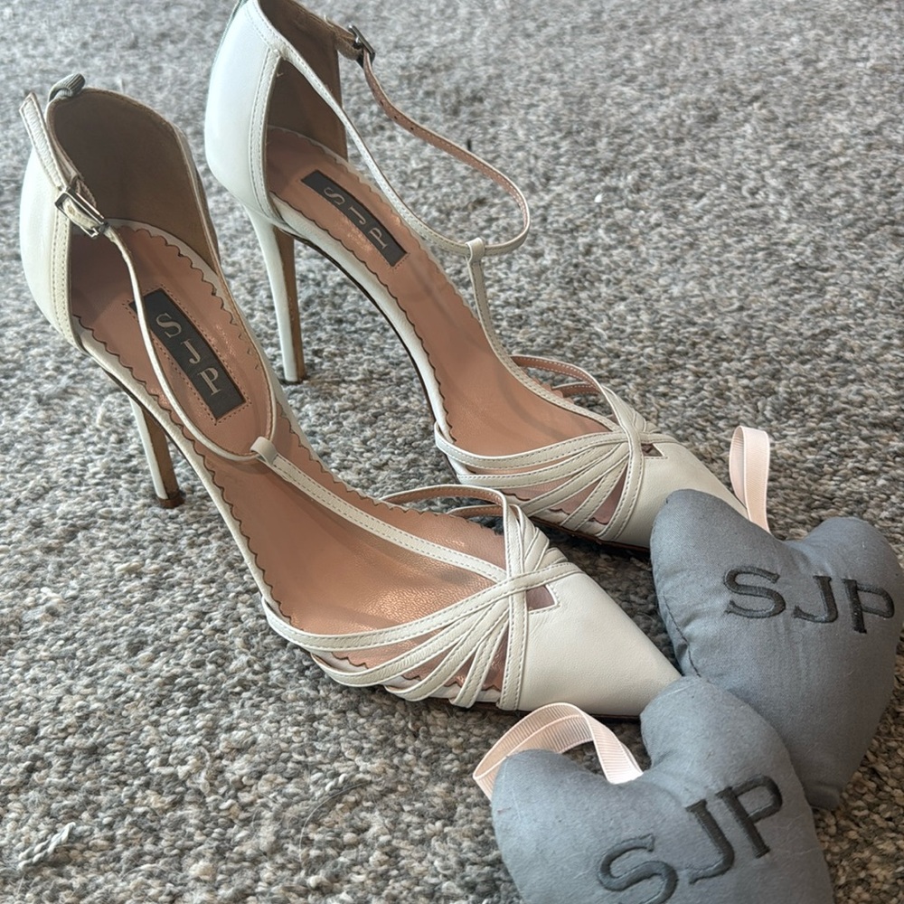 SJP Sarah Jessica Parker Carrie High Heel White 38.5 Size 8 Pointed Toe